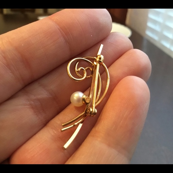 Jewelry - 12k gold pearl brooch Jewelry - 12k gold pearl brooch